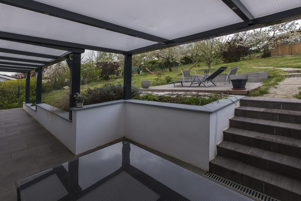 auvent metzger sur terrasse escalier jardin lorraine (1)