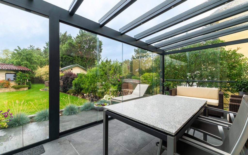 auvent traditionnel sur terrasse chassis coulissant lumiere vitre metzger luxembourg (4)