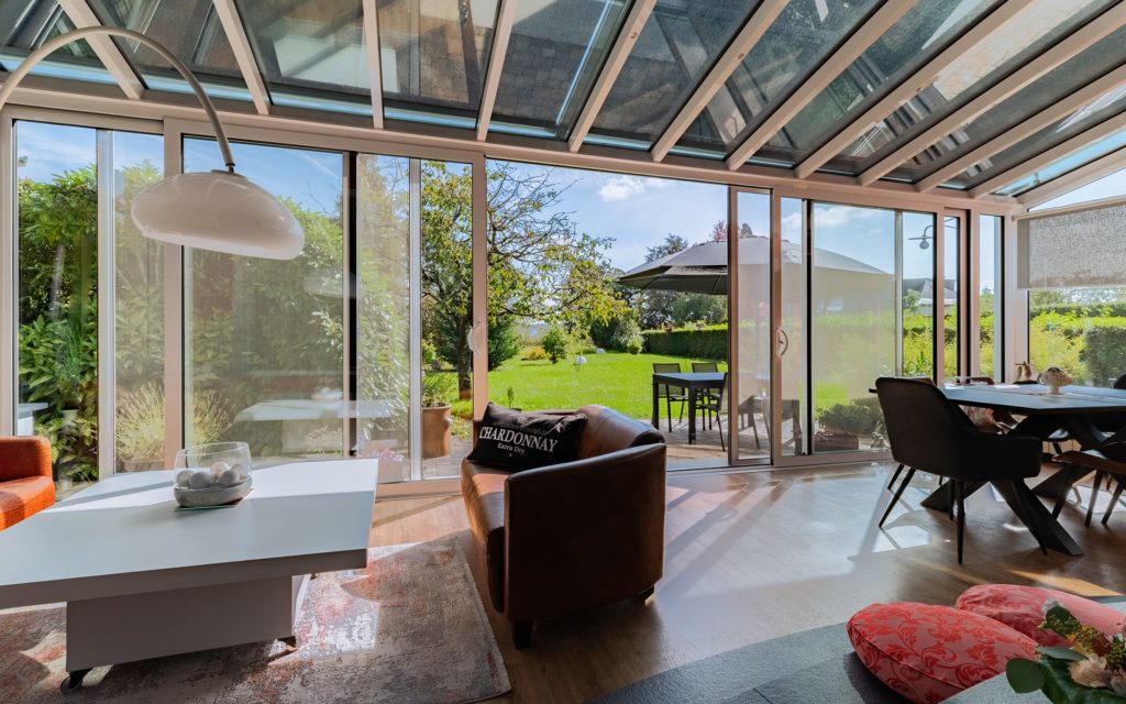 realisation veranda intemporelle avec store de toiture metzger luxembourg (10)