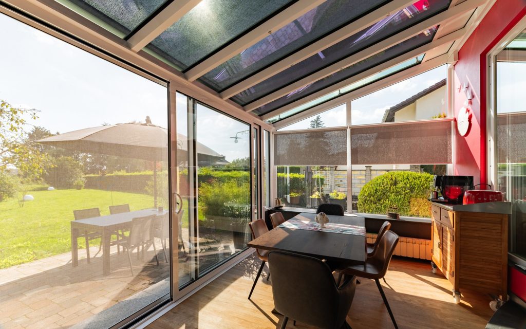 realisation veranda intemporelle avec store de toiture metzger luxembourg (2)