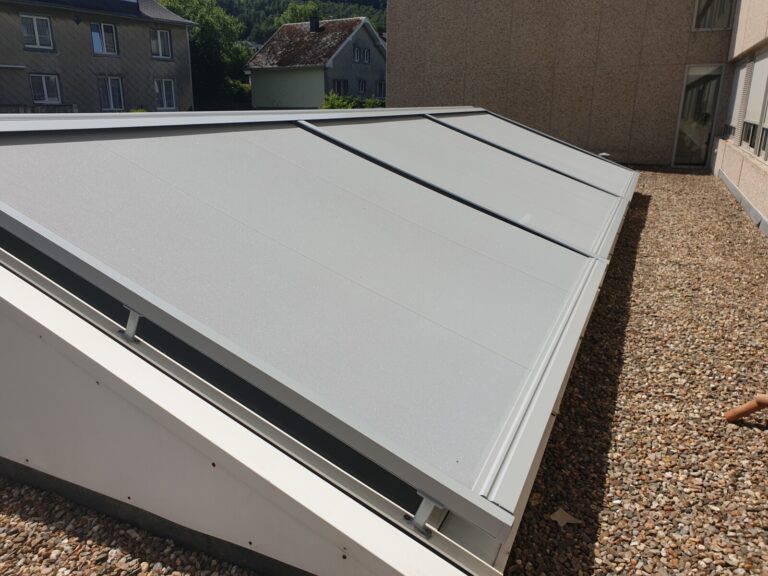 store de toiture anti-chaleur sur extension aluminium à Saint-Avold