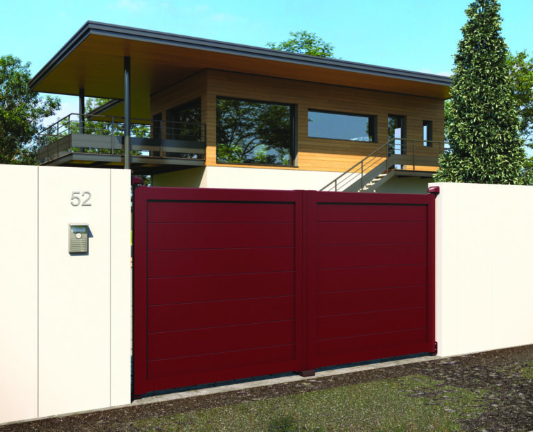 Portail battant aluminium plein bordeaux posé à Saint-Avold