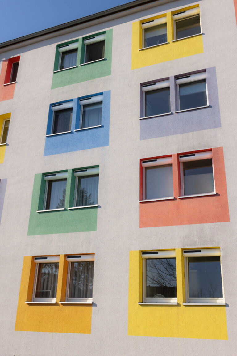 Volets roulants solaires Metzger sur immeuble moderne à Metz