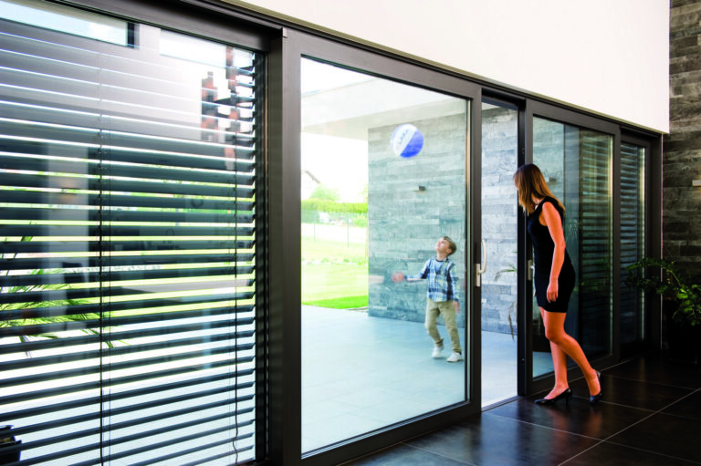 Brise-soleil motorisé en alu à Maxéville par Metzger.