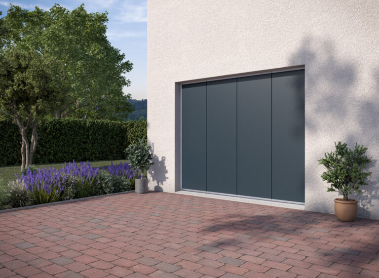 Porte de garage sectionnelle latérale Metzger en RAL 7016 installée en Moselle