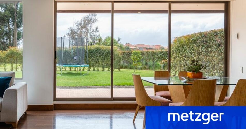 Grandes baies vitrées et lumière naturelle pour votre extension