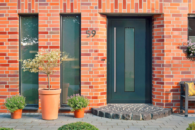 Porte aluminium grise avec grand vitrage dépoli, Metzger Meuse.