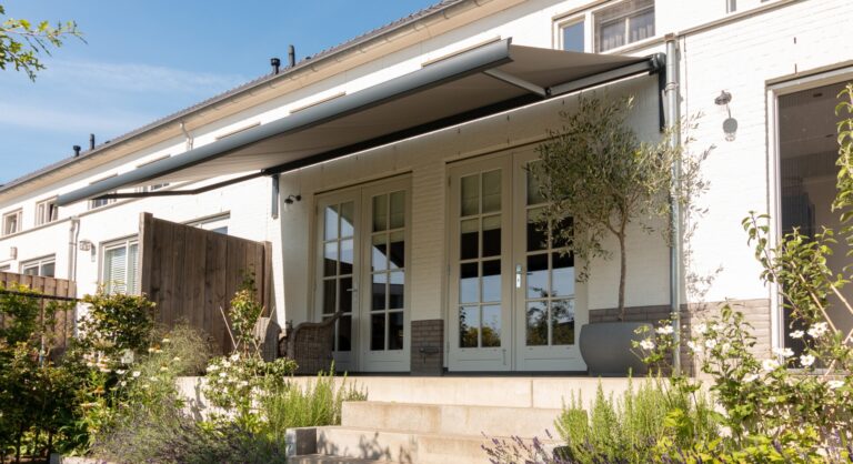 Store banne design avec toile haute performance à Essey-lès-Nancy